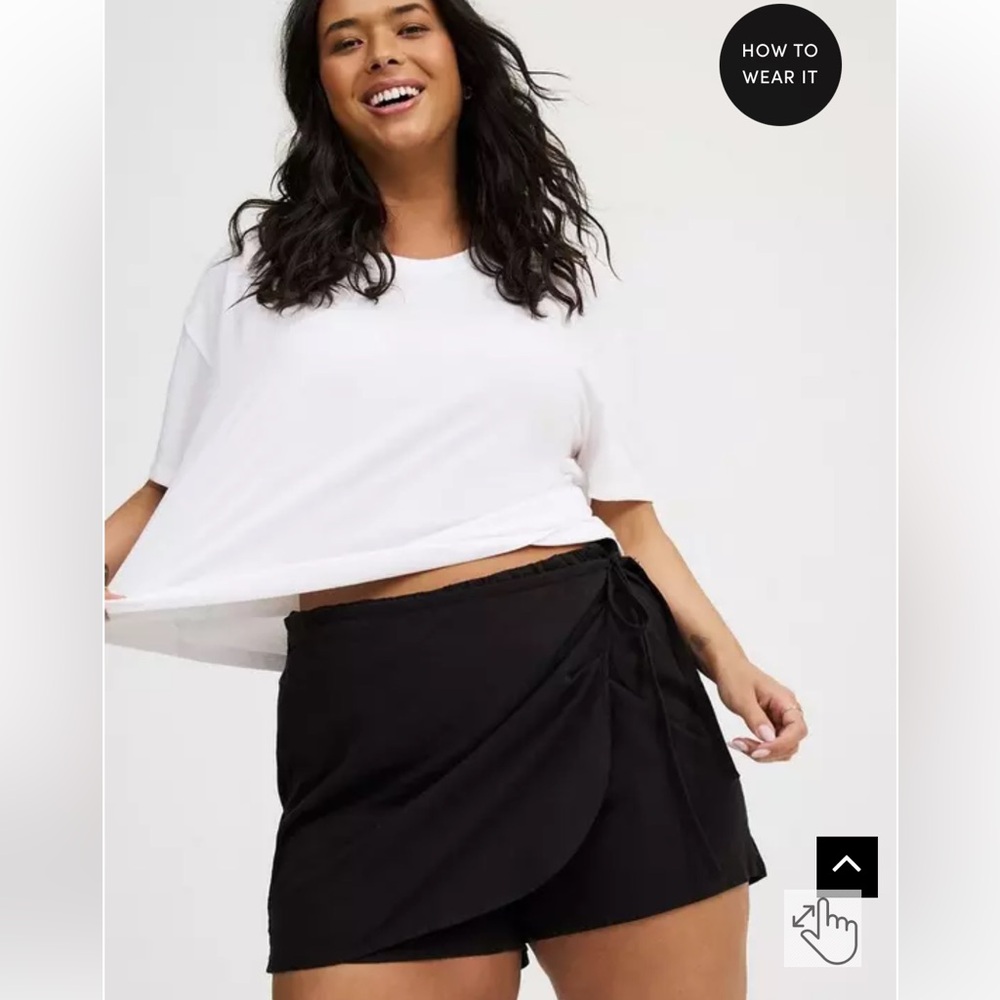 NWT Torrid Size 2 Black side tie skort